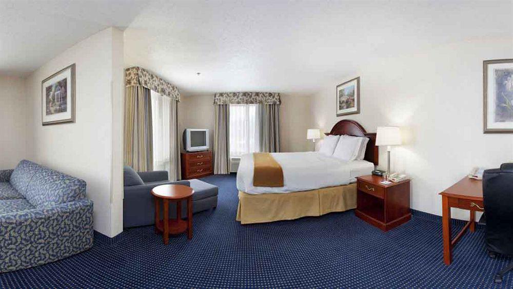 Holiday Inn Express Hotel & Suites Cleveland-Richfield By Ihg Brecksville Exterior photo
