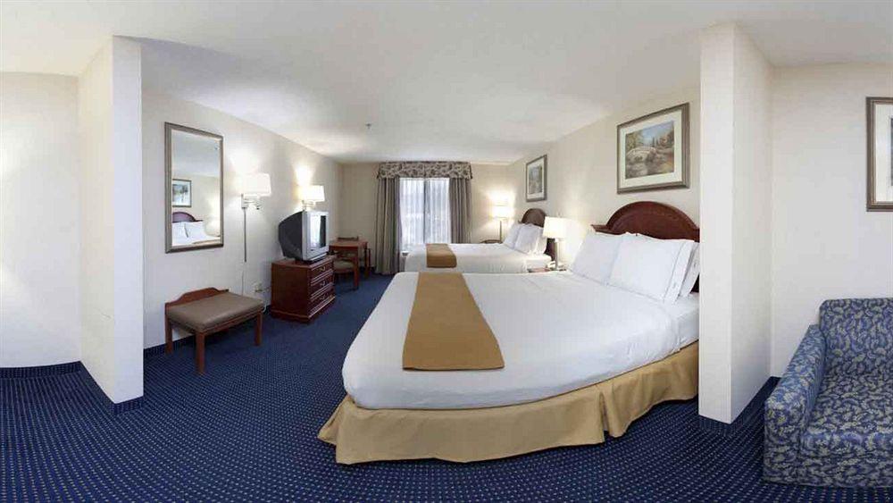 Holiday Inn Express Hotel & Suites Cleveland-Richfield By Ihg Brecksville Exterior photo